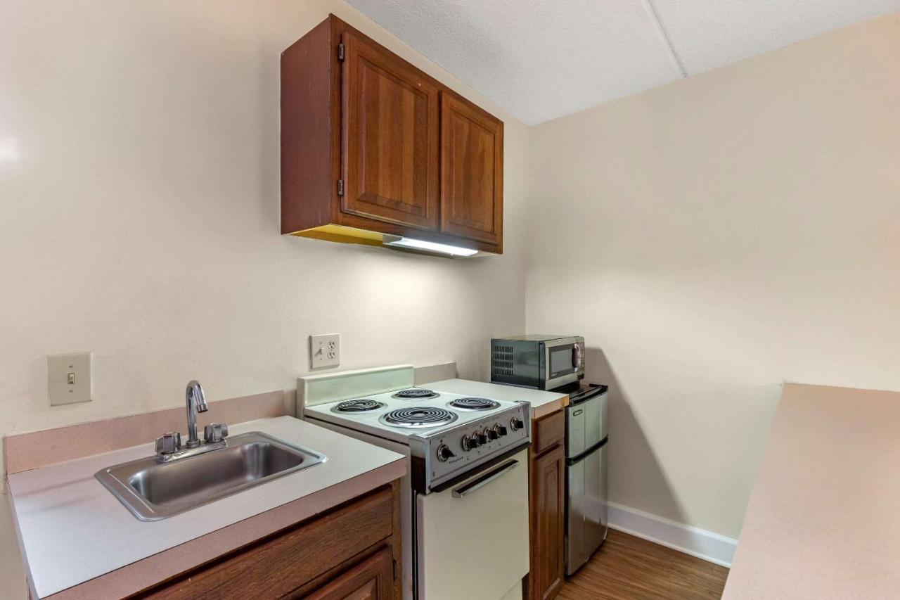 Econo Lodge Inn & Suites Lugoff Bagian luar foto