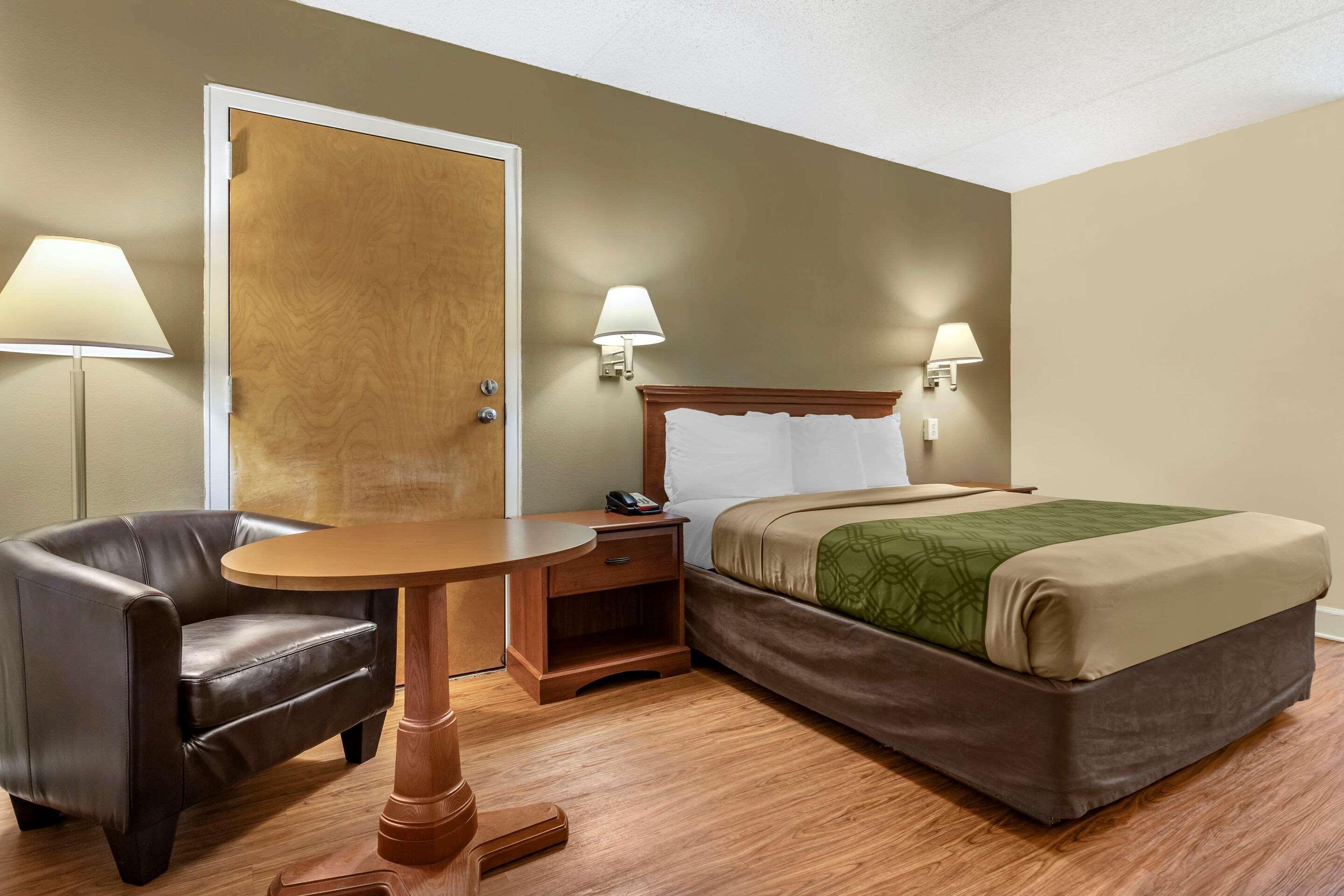 Econo Lodge Inn & Suites Lugoff Bagian luar foto