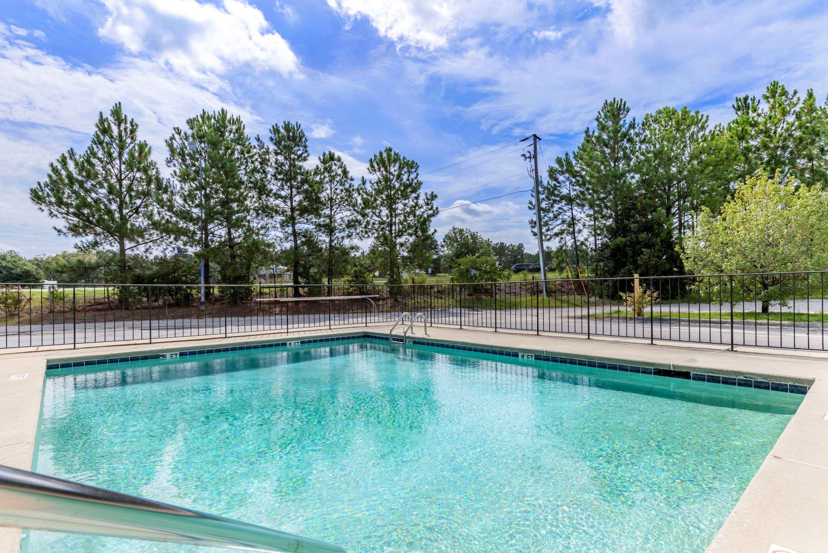 Econo Lodge Inn & Suites Lugoff Bagian luar foto