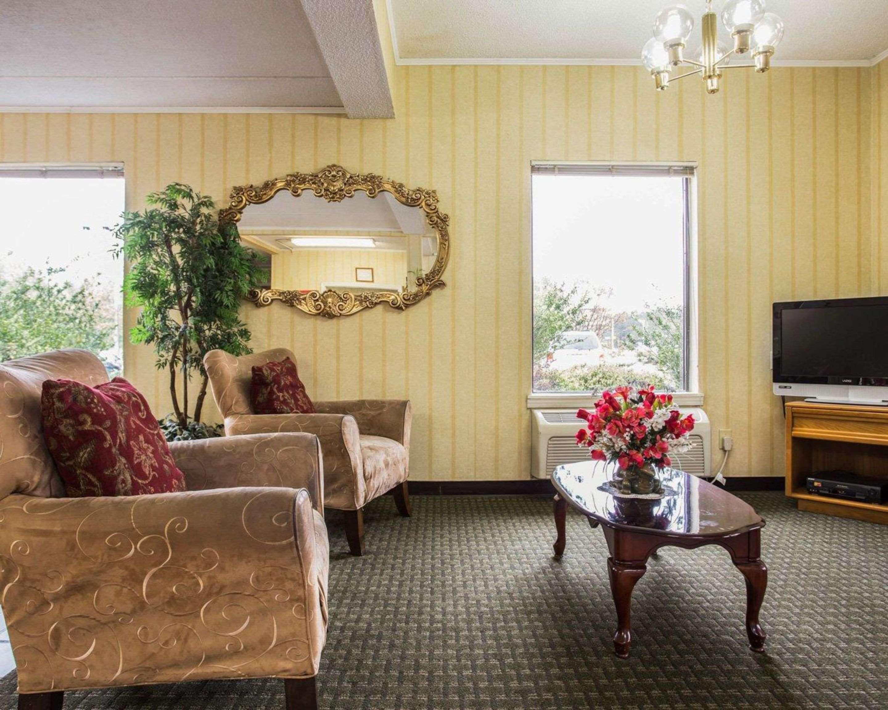 Econo Lodge Inn & Suites Lugoff Bagian luar foto
