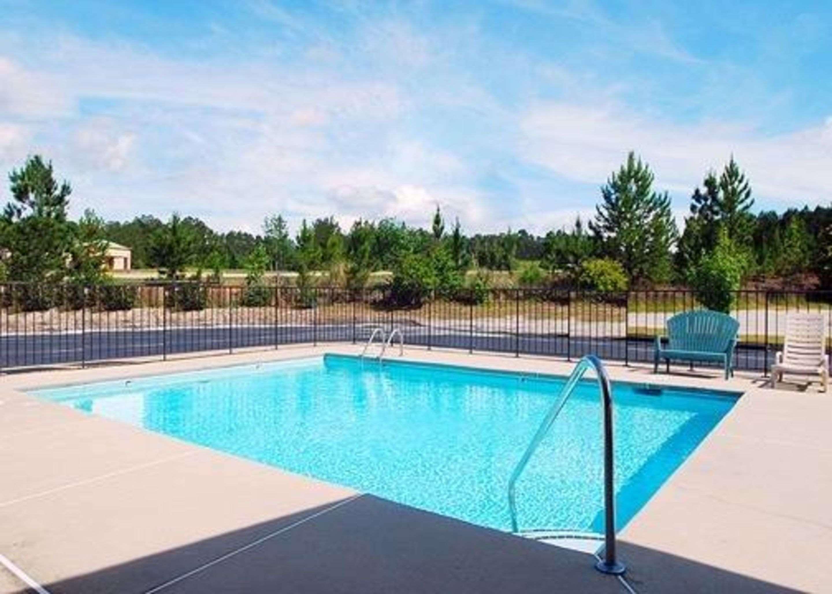Econo Lodge Inn & Suites Lugoff Bagian luar foto