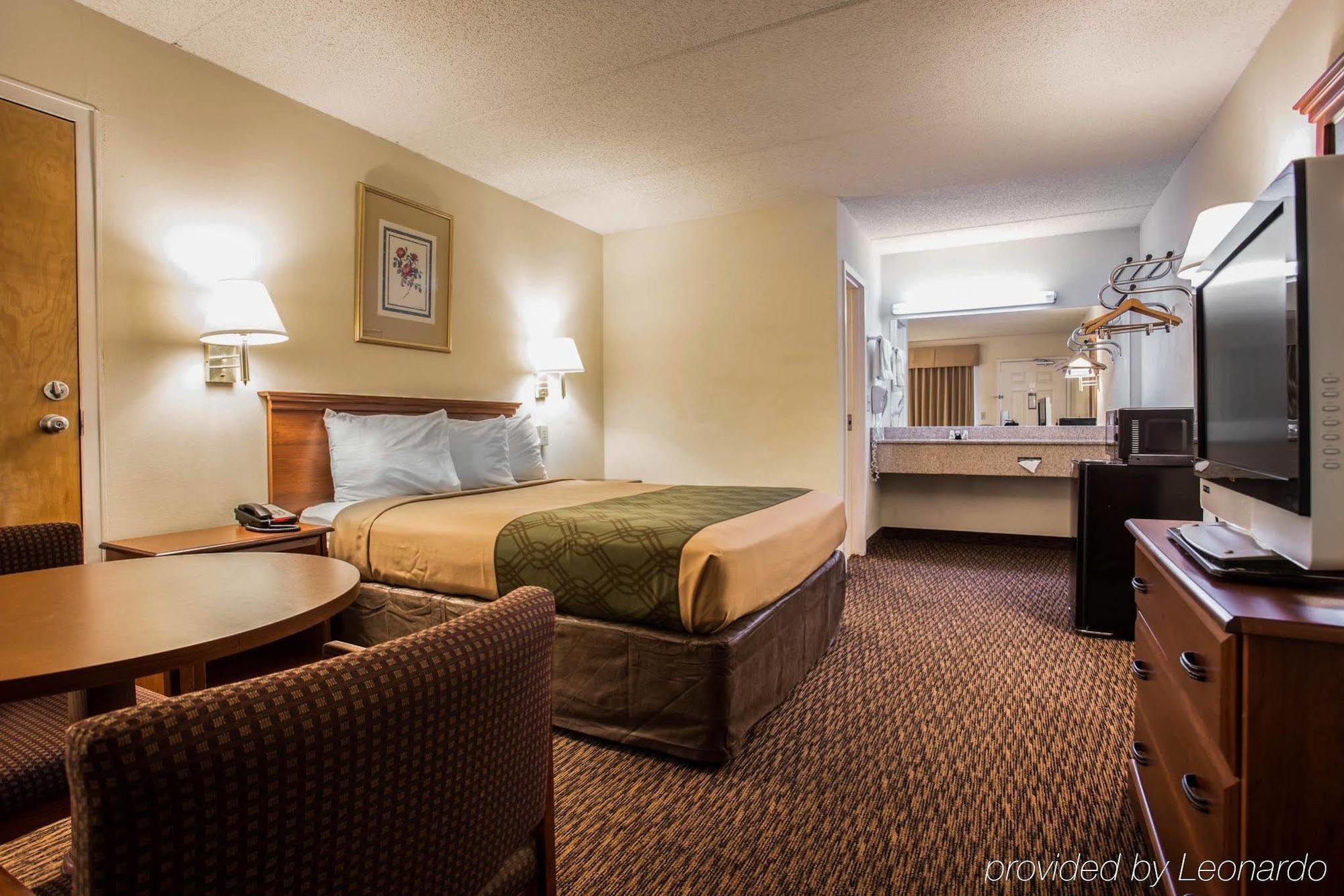 Econo Lodge Inn & Suites Lugoff Bagian luar foto