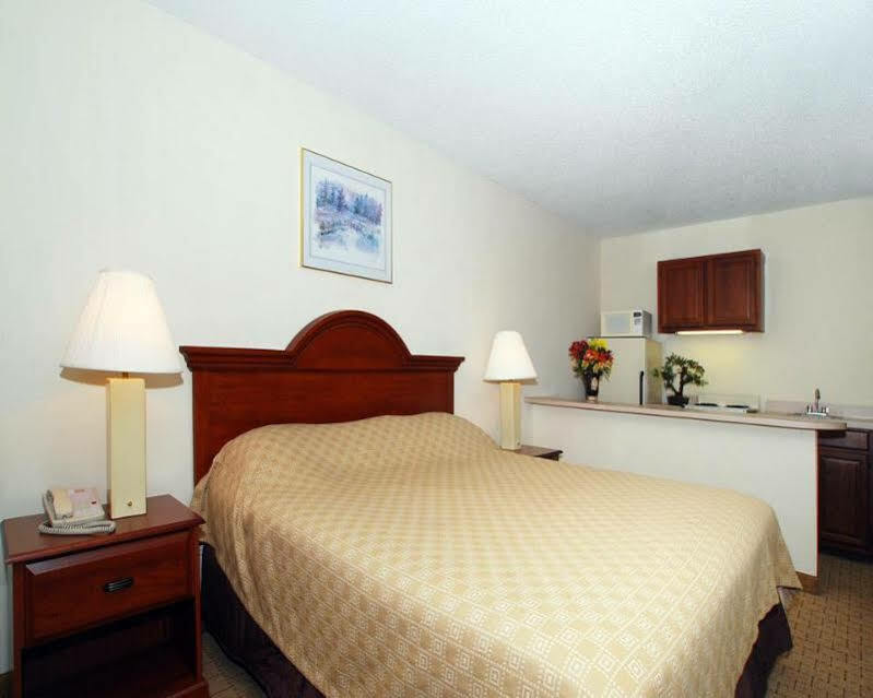 Econo Lodge Inn & Suites Lugoff Bagian luar foto