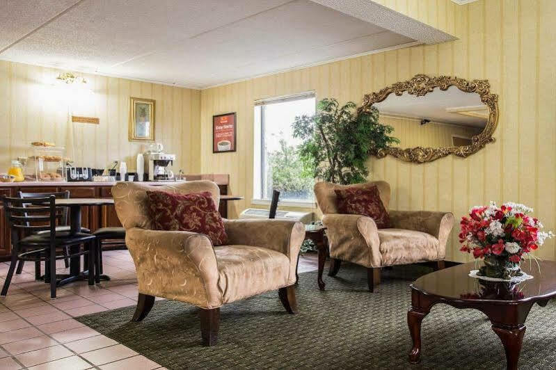 Econo Lodge Inn & Suites Lugoff Bagian luar foto